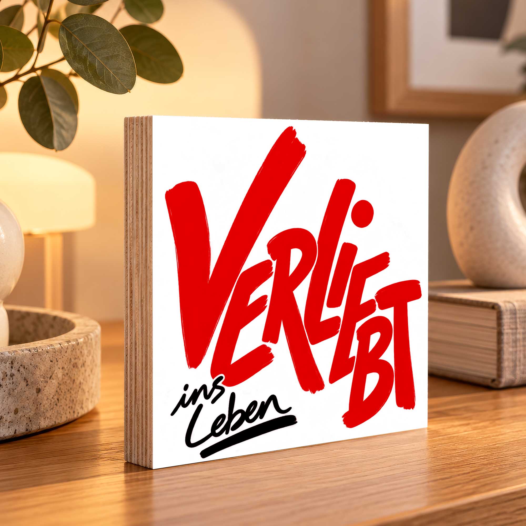 Woodprint Verliebt ins Leben – Schriftzug in Rot und Schwarz – Motiv 025