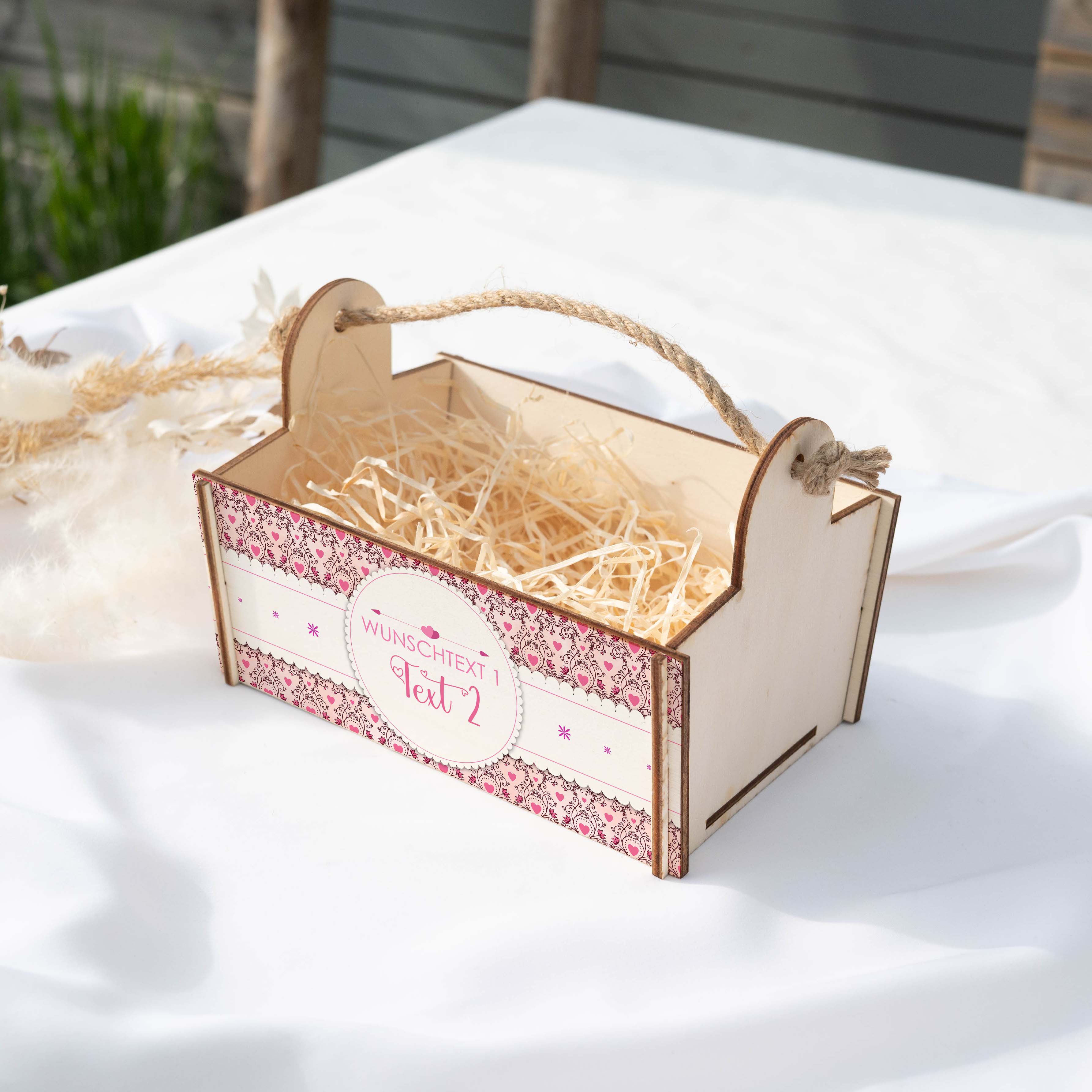 Geschenkkorb mit Holzwolle, Bausatz mit Motiv 15 Bordüre mit Herzen