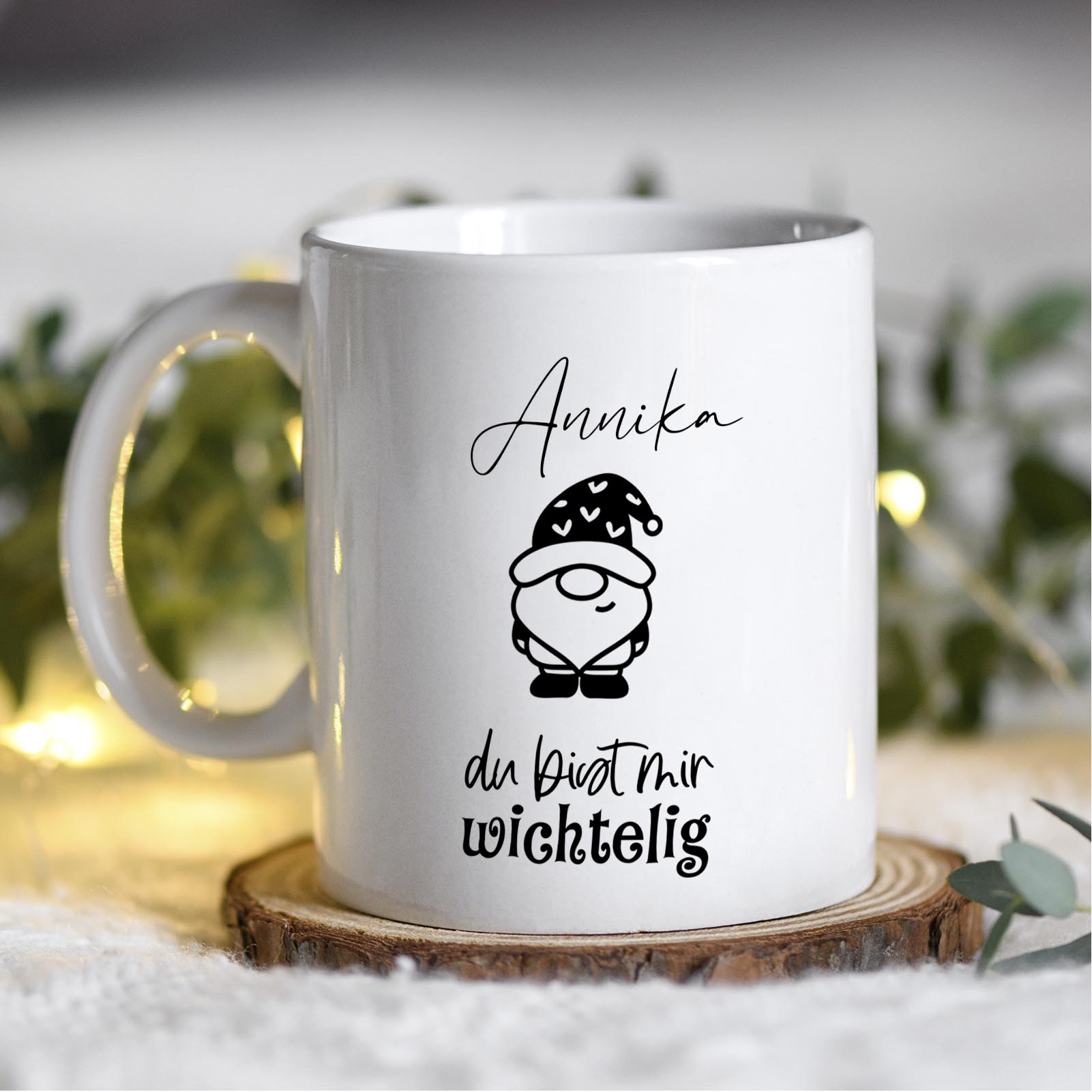 Keramiktasse 330ml „Du bist mir wichtelig“ – Weihnachtswichtel mit Wunschname, personalisierbar