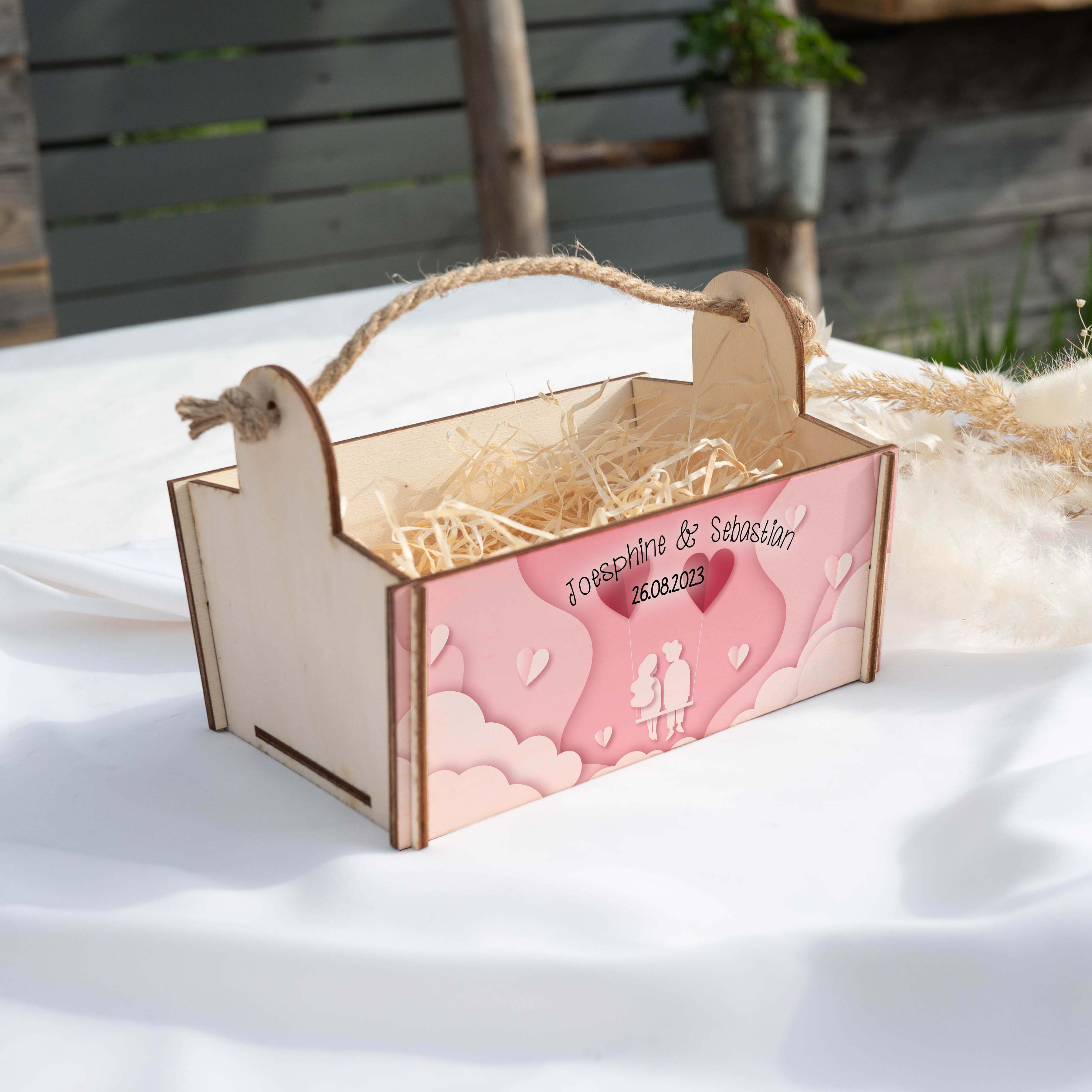 Geschenkkorb mit Holzwolle, Bausatz mit Motiv 16 Verliebte auf Schaukel