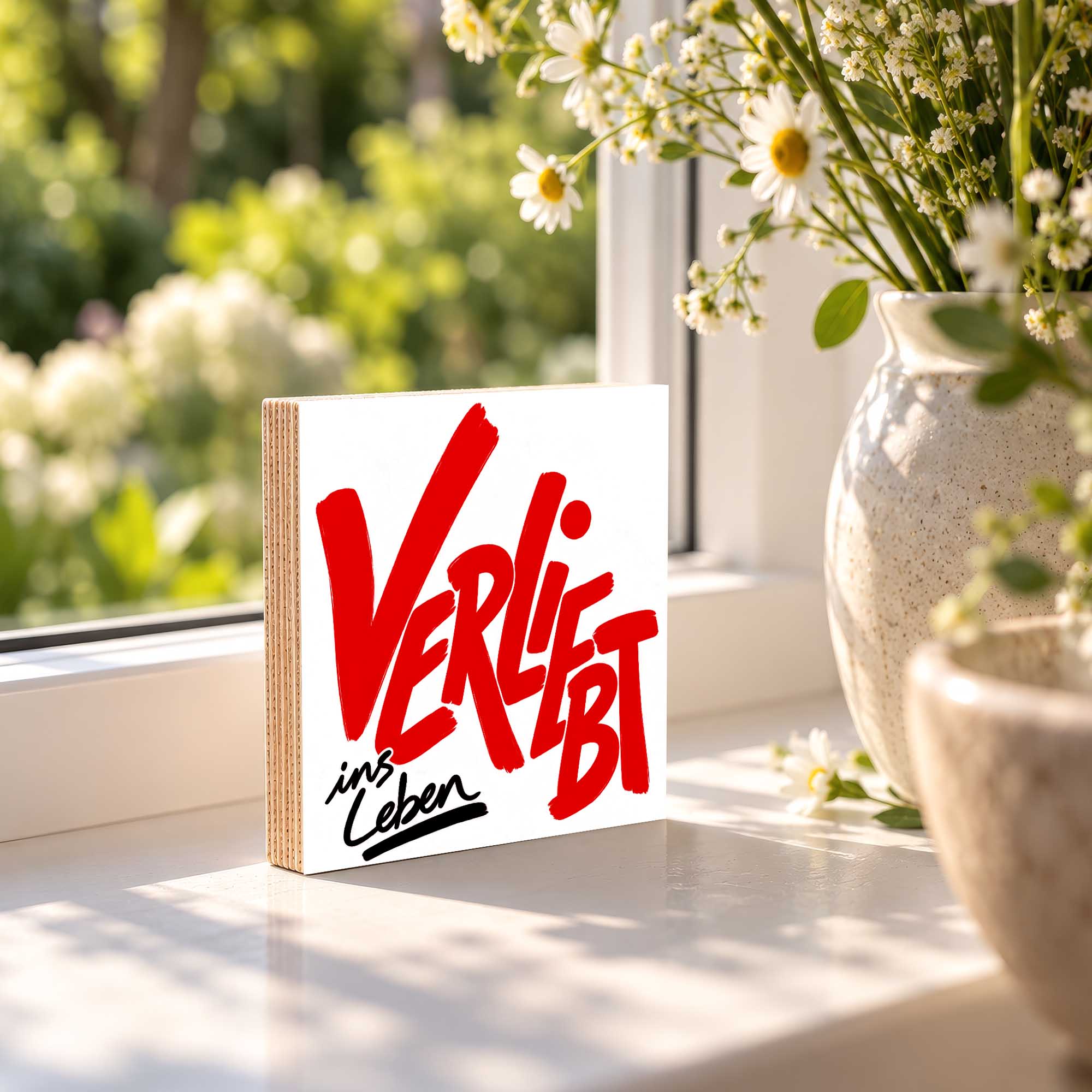 Woodprint Verliebt ins Leben – Schriftzug in Rot und Schwarz – Motiv 025