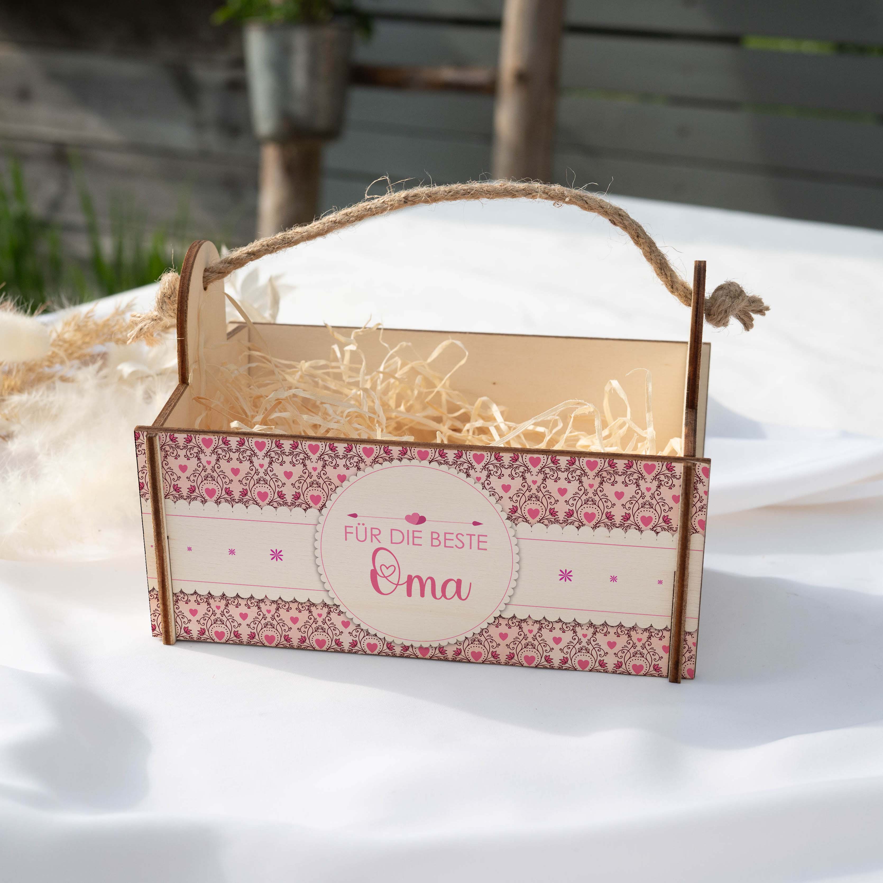 Geschenkkorb mit Holzwolle, Bausatz mit Motiv 15 Bordüre mit Herzen