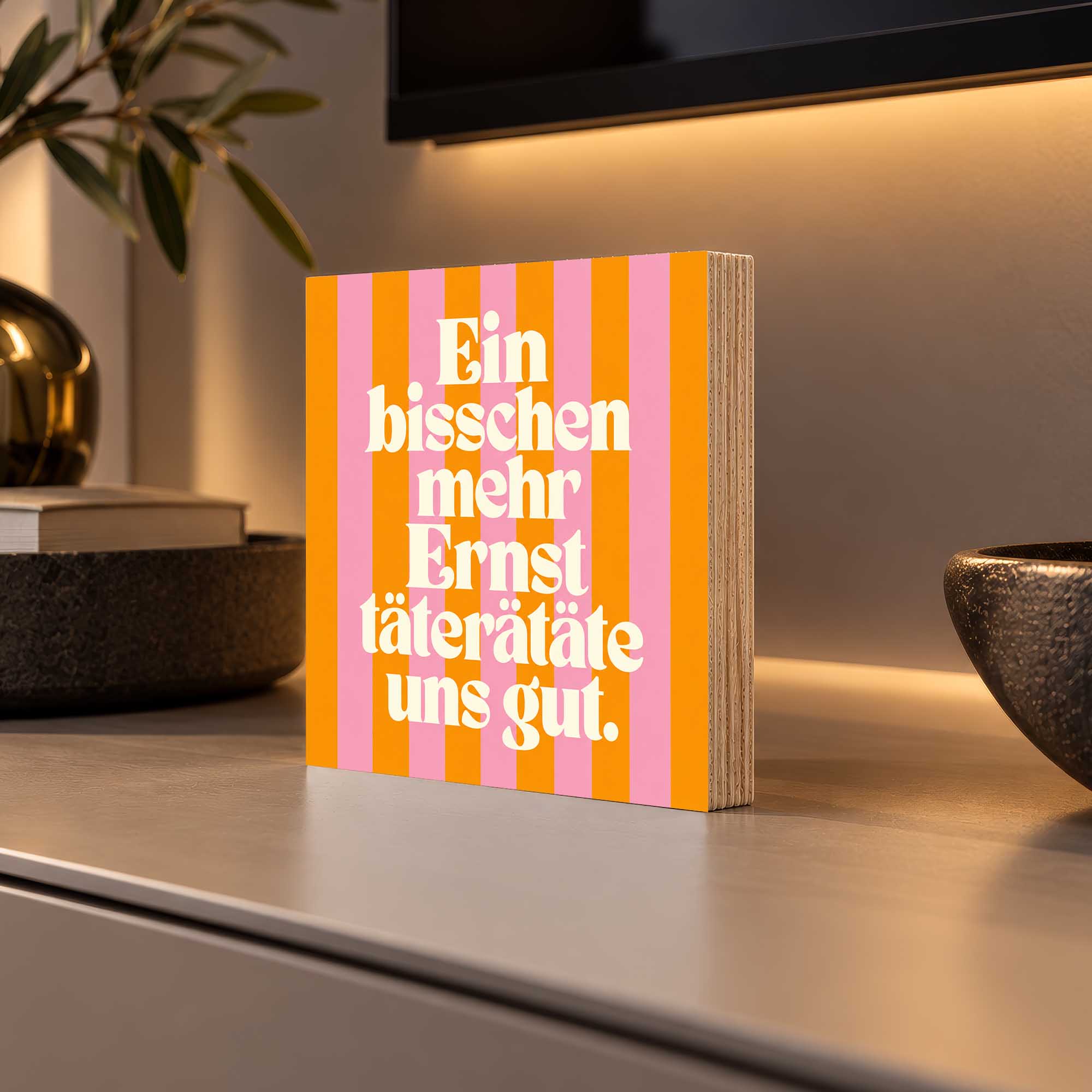 Woodprint Ein bisschen mehr Ernst täterätäte uns gut – Spruch auf Streifen – Motiv 024