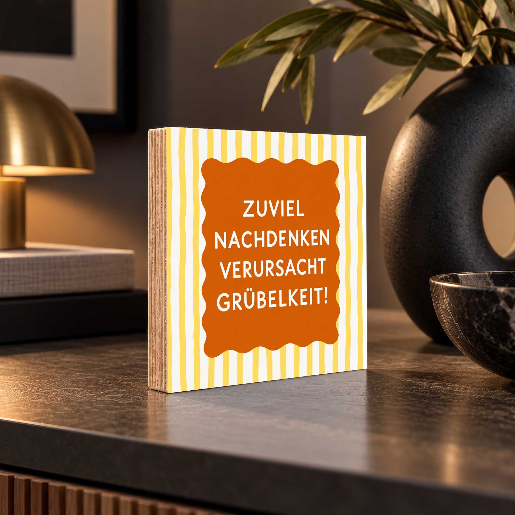 Woodprint Zuviel Nachdenken verursacht Grübelkeit! – gelb-orange Grafik – Motiv 026