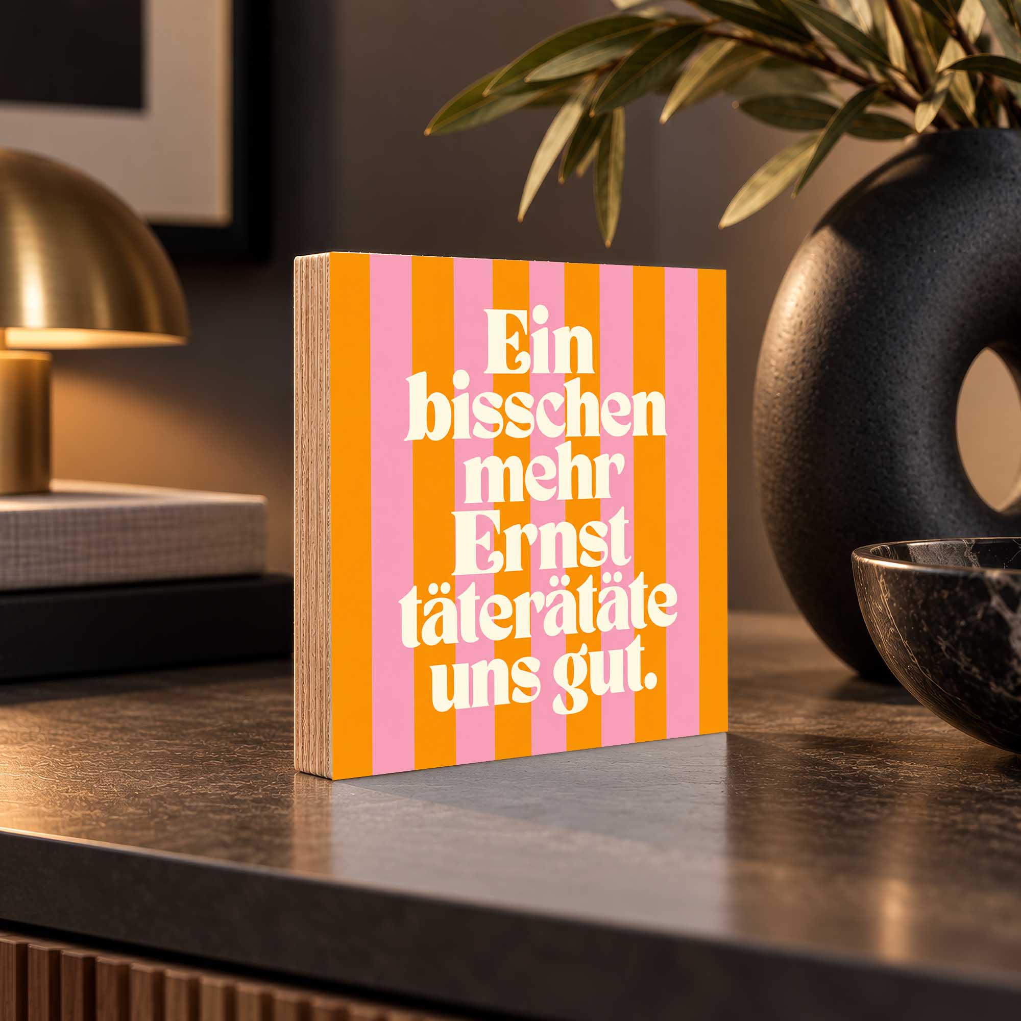 Woodprint Ein bisschen mehr Ernst täterätäte uns gut – Spruch auf Streifen – Motiv 024